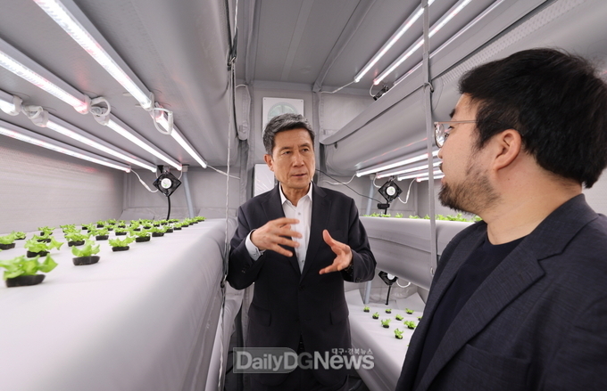  포항시, 혁신적인 미래 농업 선도! 30일까지 인도어팜 기술 전시