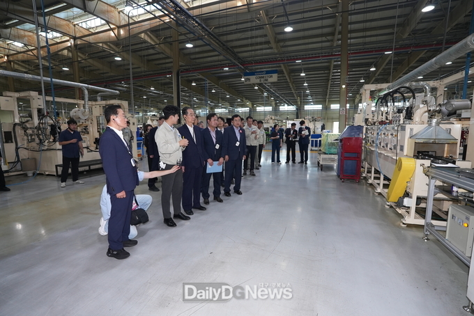 한덕수 국무총리, 영천ˑ경주 뿌리기업 현장 방문