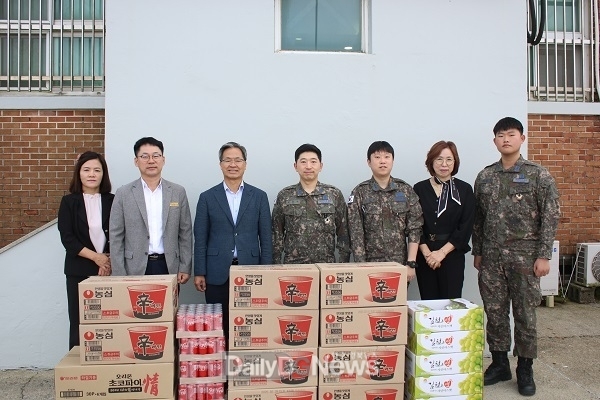 공군부대 위문 및 이발봉사