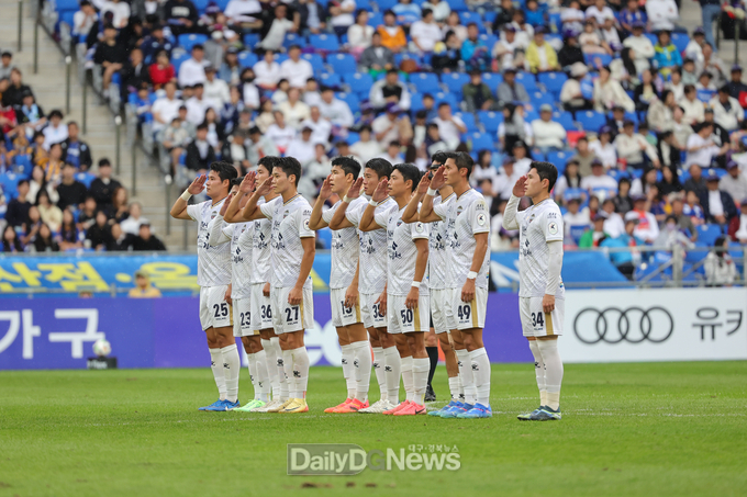 김천상무, 울산에 1대 2 패배로 연승 중단