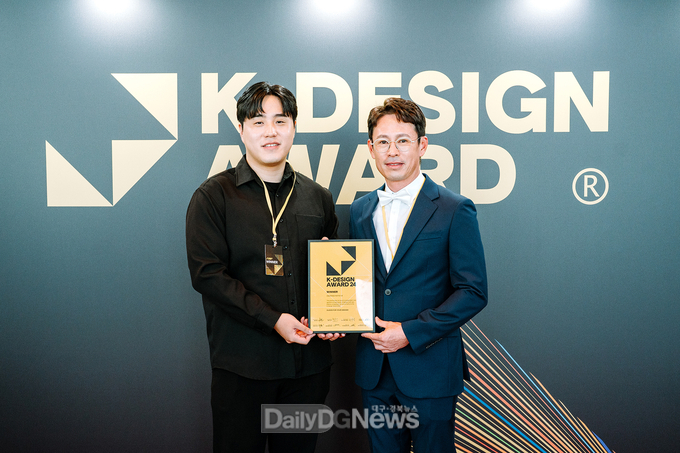  왼쪽부터 산업공학과 정영빈 석사과정, 조성주 교수