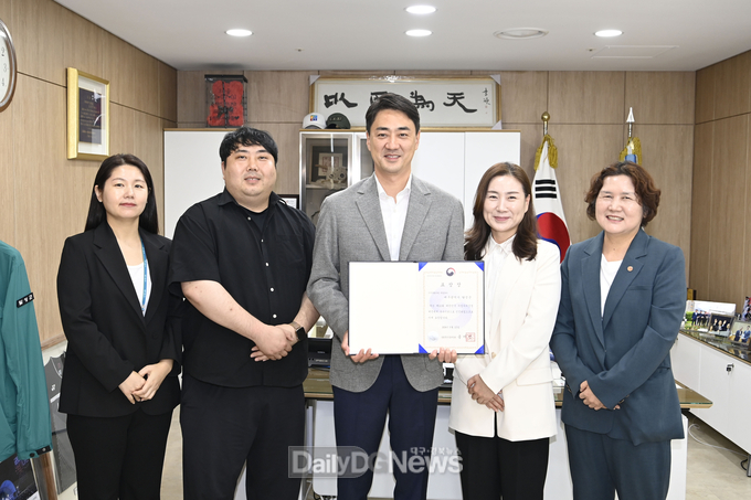 달성군. ‘제20회 대한민국 지방자치경영대전’ 장관상을 수상하고 기념촬영을 하고 있다. (사진=달성군 제공)