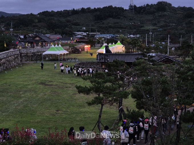 지속 가능한 관광위해 지역 주민과 함께하는 프로그램 운영