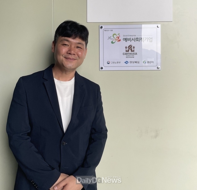 지역 내 사회적기업 3개소(인증 1개소, 예비 2개소)에 현판 제작·전달