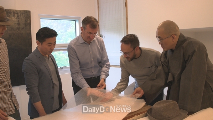 새로운 한류(韓流), 문경한지 애(愛) 물들다