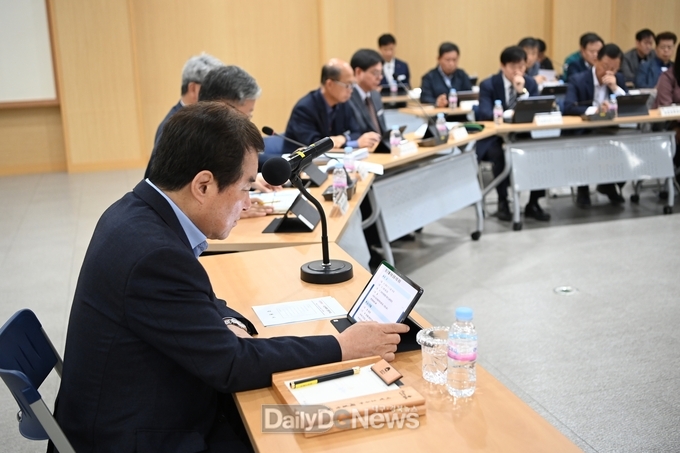 김천시, 종이 없는 스마트 회의로 탄소중립 실현!