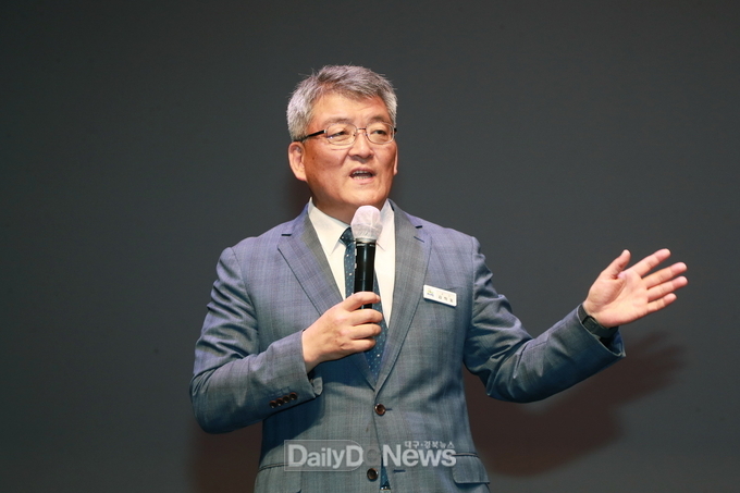 김학동 군수