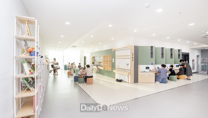 구미시립도서관, 평균 장서수·방문자수·대출권수 도내 3관왕