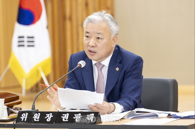 권광택(경상북도의회 행정보건복지위원장)