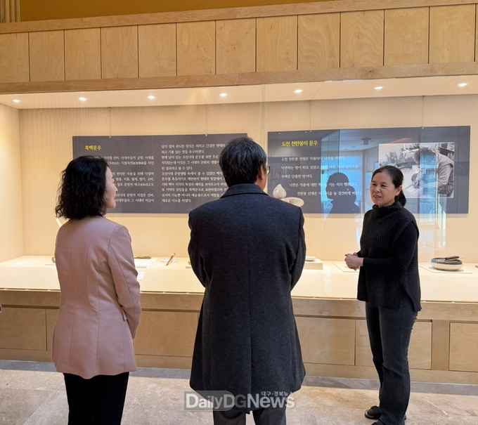 도천도자미술관에서 흑백문우전(黑白文友展) 열려
