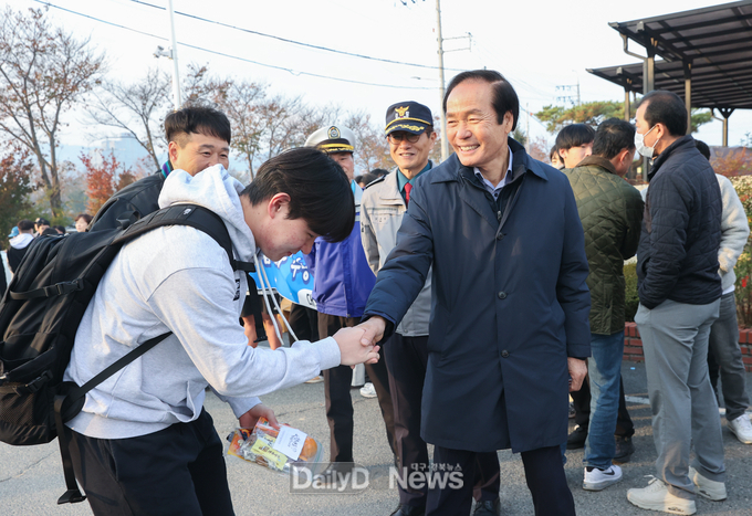 의성군, 수능 고사장 찾아 수험생 응원 격려