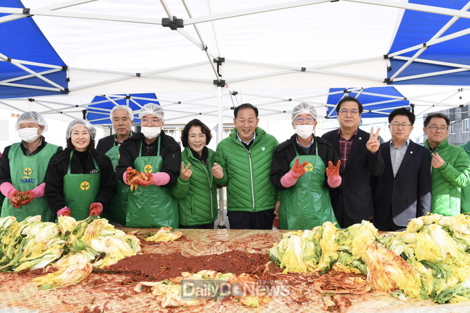 문경시새마을회, 2024 사랑의 김장담가주기 행사 실시