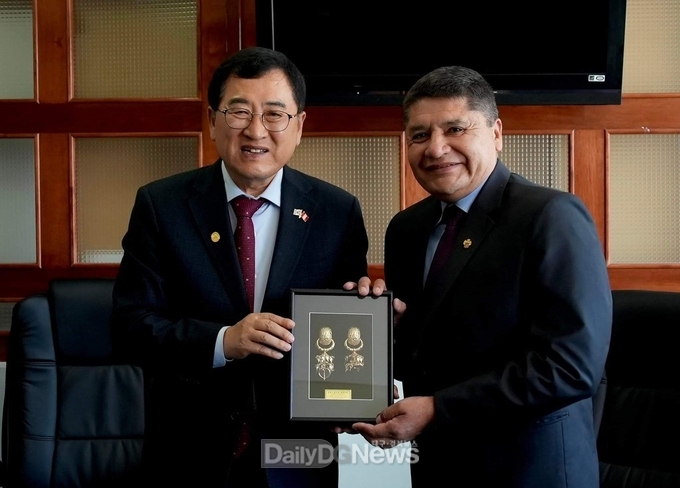 주낙영 경주시장 페루 아레키파 시장과 APEC 교류 강화 논의