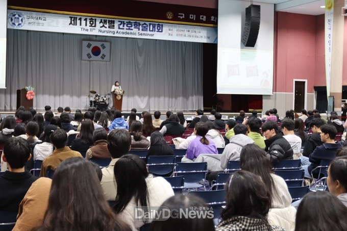 간호학과 학생들의 학술대회 모습