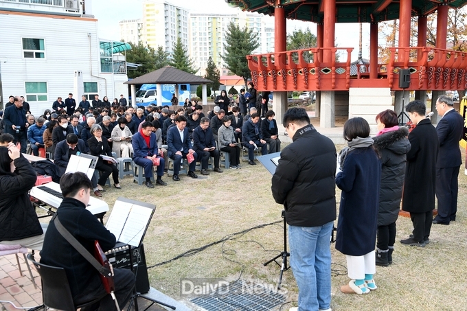 군위 화합정에서 성탄트리 점등