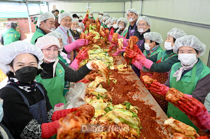 대구광역시 군위군 새마을회 사랑의 김장 나눔 실시