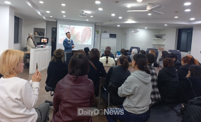 대구공업대학교 헤어디자인과. ‘2024년 헤어트렌드 컬러’ 특강 개최 모습. (사진=대구공업대 제공)