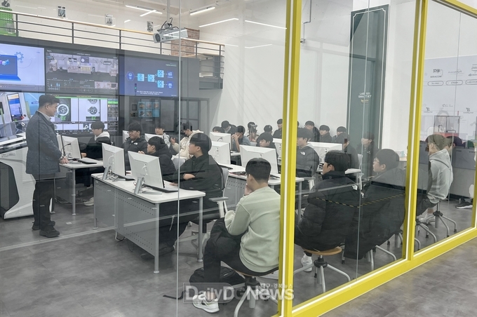 “국립금오공대 스마트팩토리 테스트베드에서 최첨단 기술 확인”