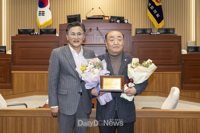 김홍구 경북도의원, 정명 의정 대상 수상