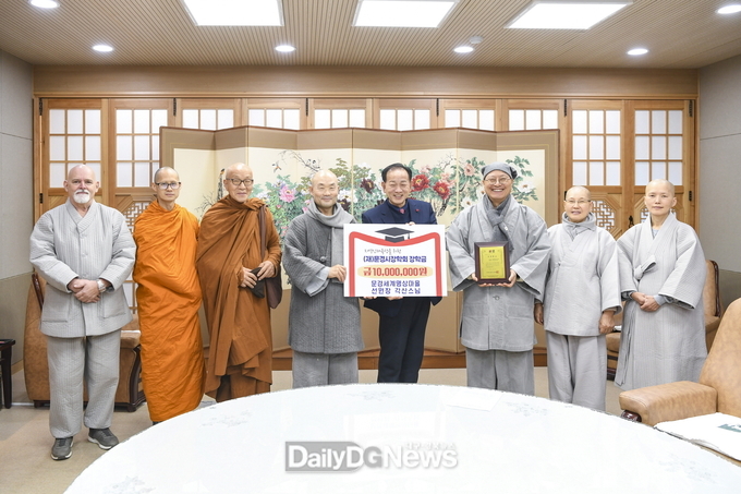 (재)문경시장학회, 지역인재 육성 위한 장학금 기탁 줄이어