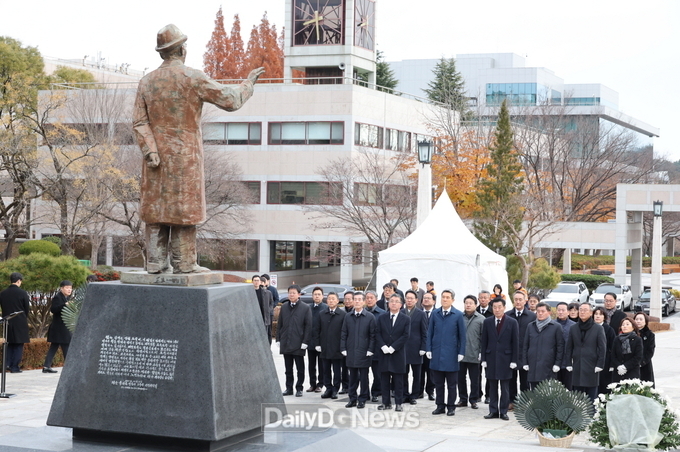 포항시, ‘절대적 절망은 없다’ 故 박태준 명예회장 13주기 추모