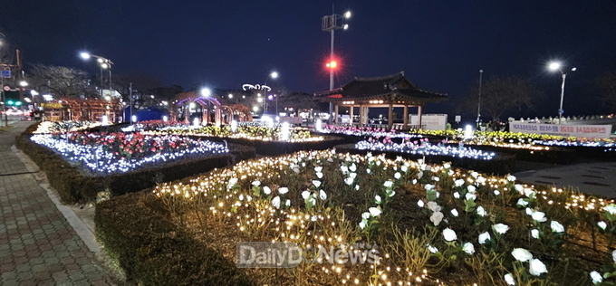 포항 겨울 바다 물들이는 오색의 불빛, 영일대 LED 장미원 새 단장