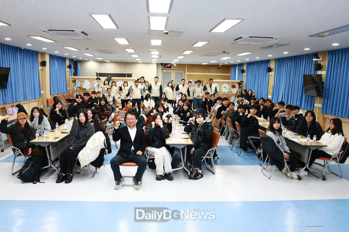 울진군 청년정책협의체 제2회 ‘새싹청년 소통의 날’졸업이닭 수고했닭