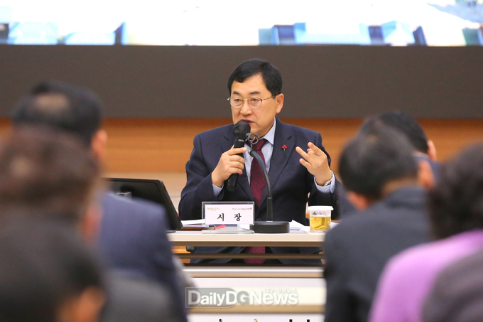  시장 회의주재.