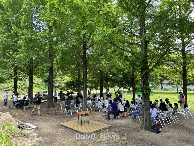 )모범도시숲(나무와중학교-마을주민과_함께하는_숲_속_음악회)
