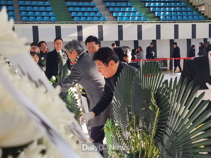 국민의힘 대구시당, 제주항공 여객기 사고 희생자 대구 합동분향소 참배