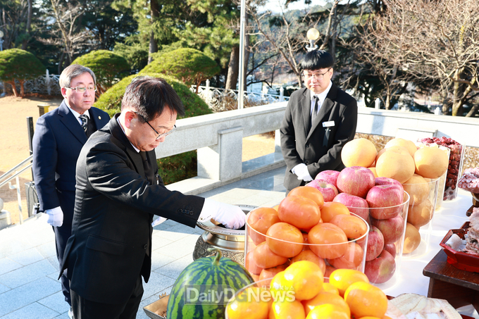 울진군 2025년 새해맞이 충혼탑 참배