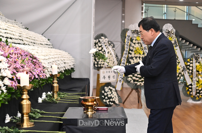 주낙영 경주시장 제주항공 여객기 사고 희생자 합동 분향소 찾아 추모
