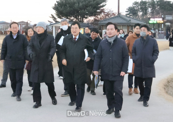 김학홍 행정부지사, 경주에서 유인촌 장관과 만나 현안 설명