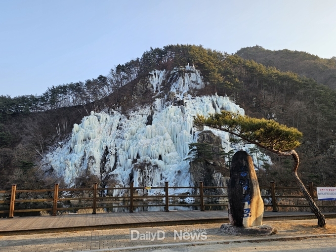  영주시 평은면 겨울철 용혈폭포 모습