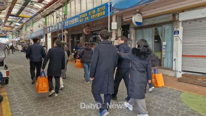 전 직원 전통시장 장보기 행사 동참