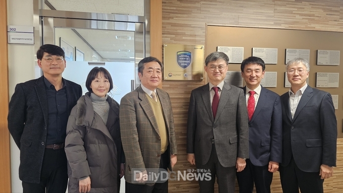 계명대학교는 기관생명윤리위원회 평가 인증을 획득하여 지난 1월 16일(목) 현판식을 가졌다. (사진=계명대 제공)