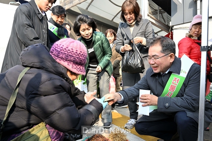 군위군, 설 맞이 전통시장 장보기 행사 진행