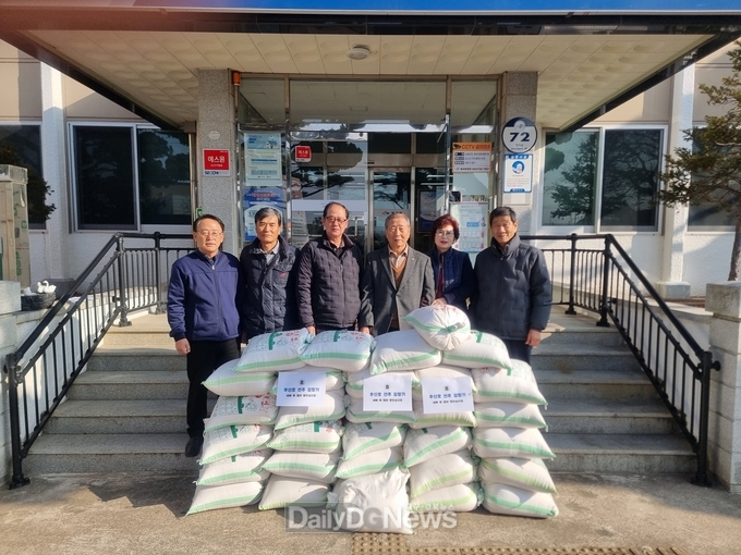 우신호 김창기 선주, 병곡면 경로당에 쌀 기부