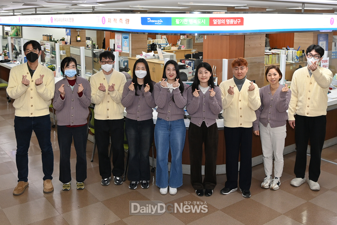 대구 남구청 2025년 새해 맞이 화사하게 단장한 민원실 전경. (사진=남구 제공)