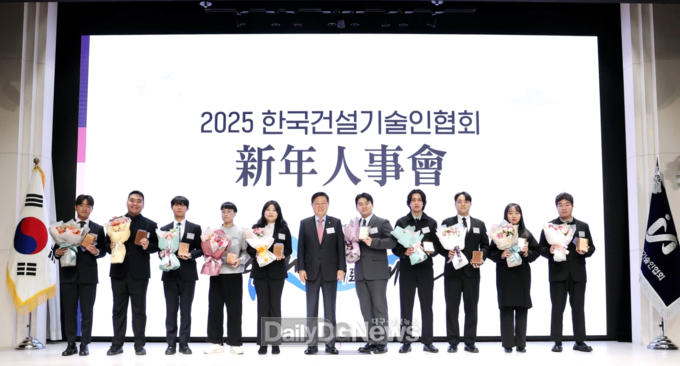 국립금오공대 건축학부 왼쪽에서 두 번째 독고빈 학생(출처 한국건설기술인협회)