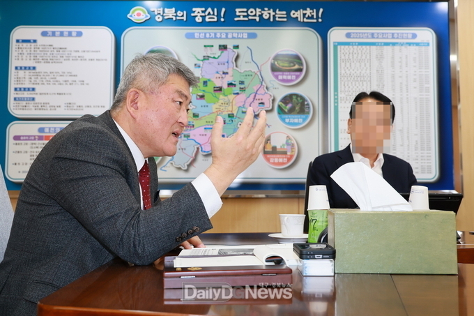 김학동 군수