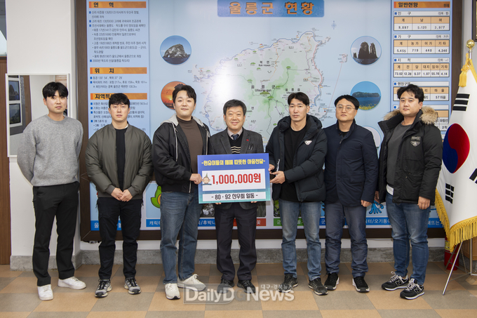 80·92 신우회, 지역 육성 위한 장학금 기탁