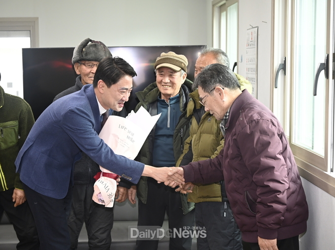 최재훈 달성군수는 5일 논공읍 상1리 경로당을 방문하고 있다. (사진=달성군 제공)