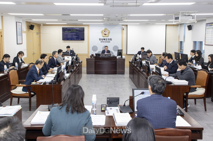 문화환경위원회 소관 실국 주요 업무 청취 및 산하기관 경영실태 개선 요구