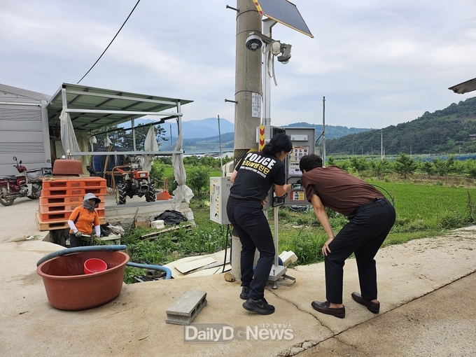 경북자치경찰위원회, 이동형 CCTV 대여 홍보... 농촌 지역에 홍보전단지 배포