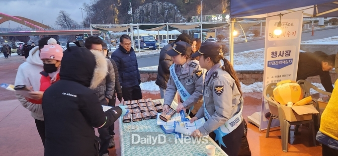 예천경찰서, “정월대보름 달집태우기” 교통 홍보활동 실시