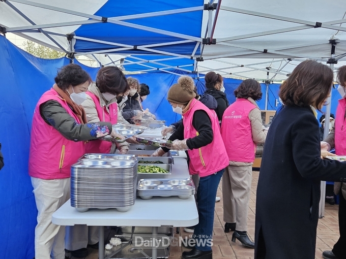 올해도 무료급식소 봉사활동 통해 마음의 온기 나눈다!