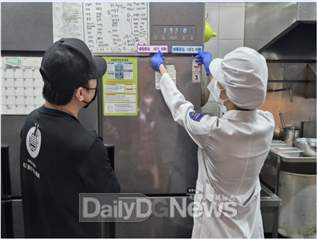 대구 서구청. 업소별 맞춤형 컨설팅 모습. (사진=서구 제공)