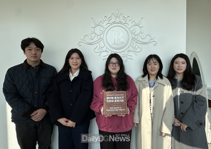 한수원, 자립준비청년 ʻ열여덟 혼자서기ʼ 인턴십 기관 현판 전달