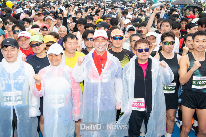 구미 박정희 마라톤 대회, 1만 8천여 명의 마라토너 참여속 성료